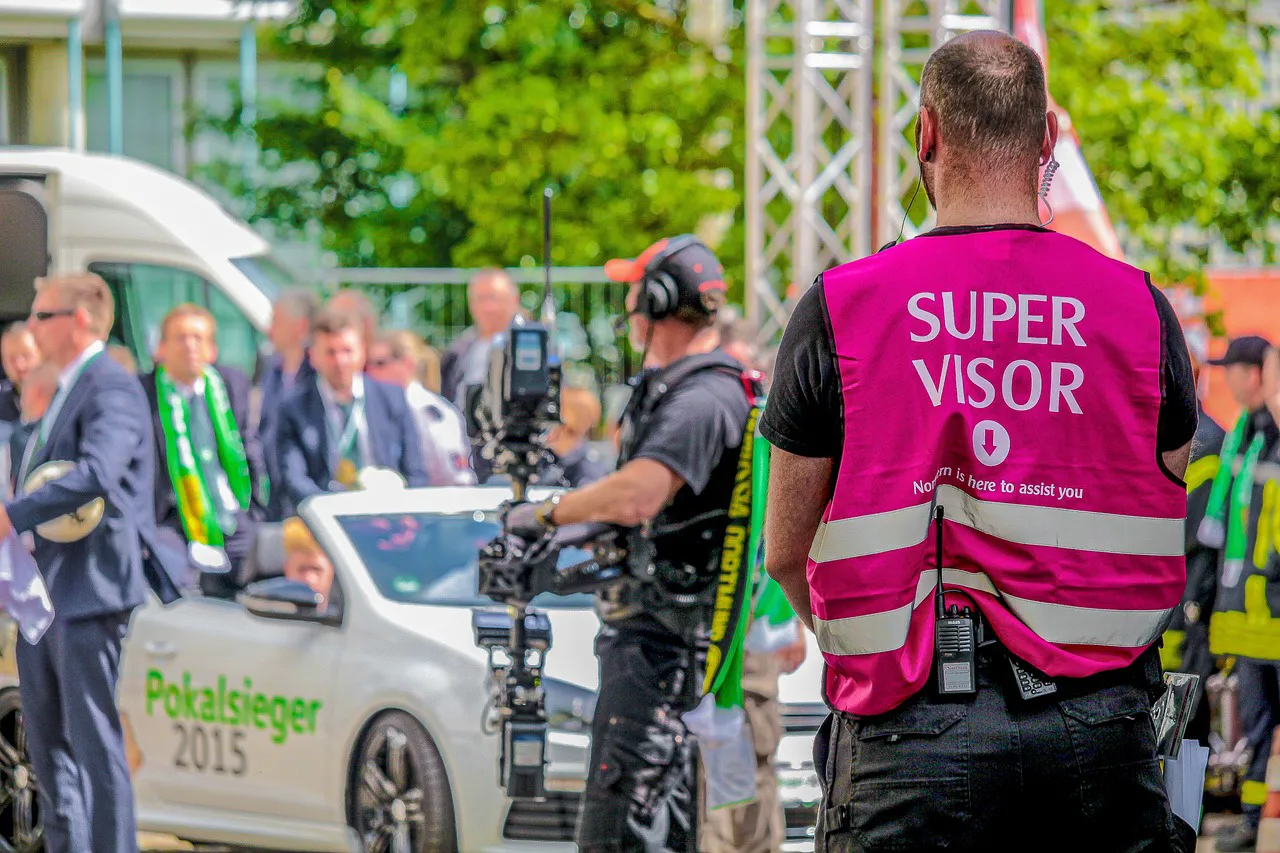 Kontrolle von Presseausweis auf einem Groß Event